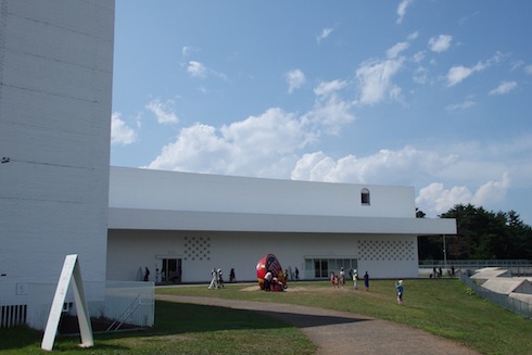 青森県立美術館