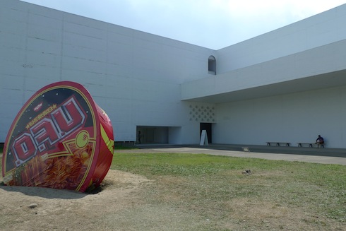 青森県立美術館　UFO